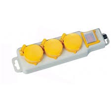 Entac Elosztó 3 Foglalat Kapcsolóval IP44 1.5m 3G1.5